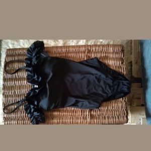 Zeron Meter Cold Shoulder Ruffled Swimsuit